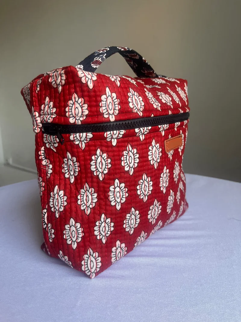 Trousse Vanity en coton matelassé imprimé rouge/blanc - Fait main