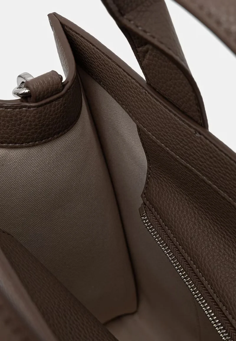 Karl Lagerfeld Cabas Carré Grainé Taupe