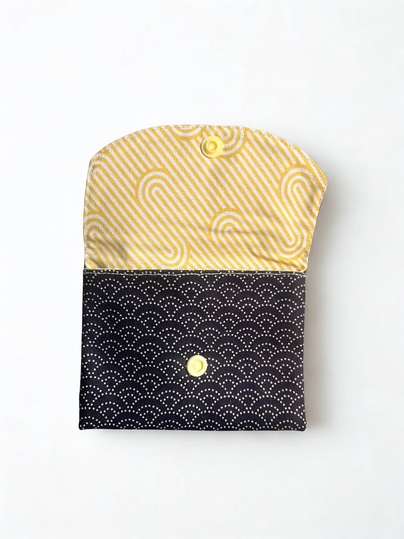 Portefeuille Pochette – Tissu Japonais Seigaiha Noir & Or