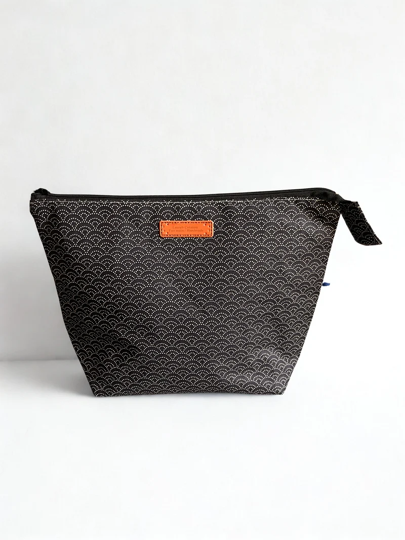 Pochette zippée Seigaiha noire en coton japonais