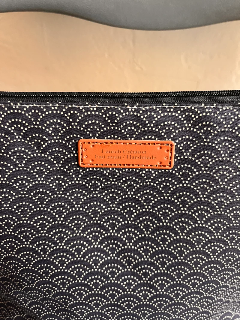 Pochette zippée Seigaiha noire en coton japonais