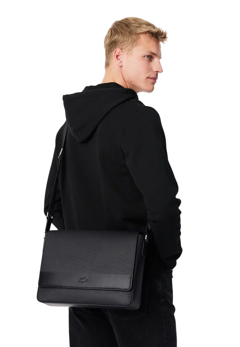 Lacoste Grand sac messenger Chantaco cuir Noir