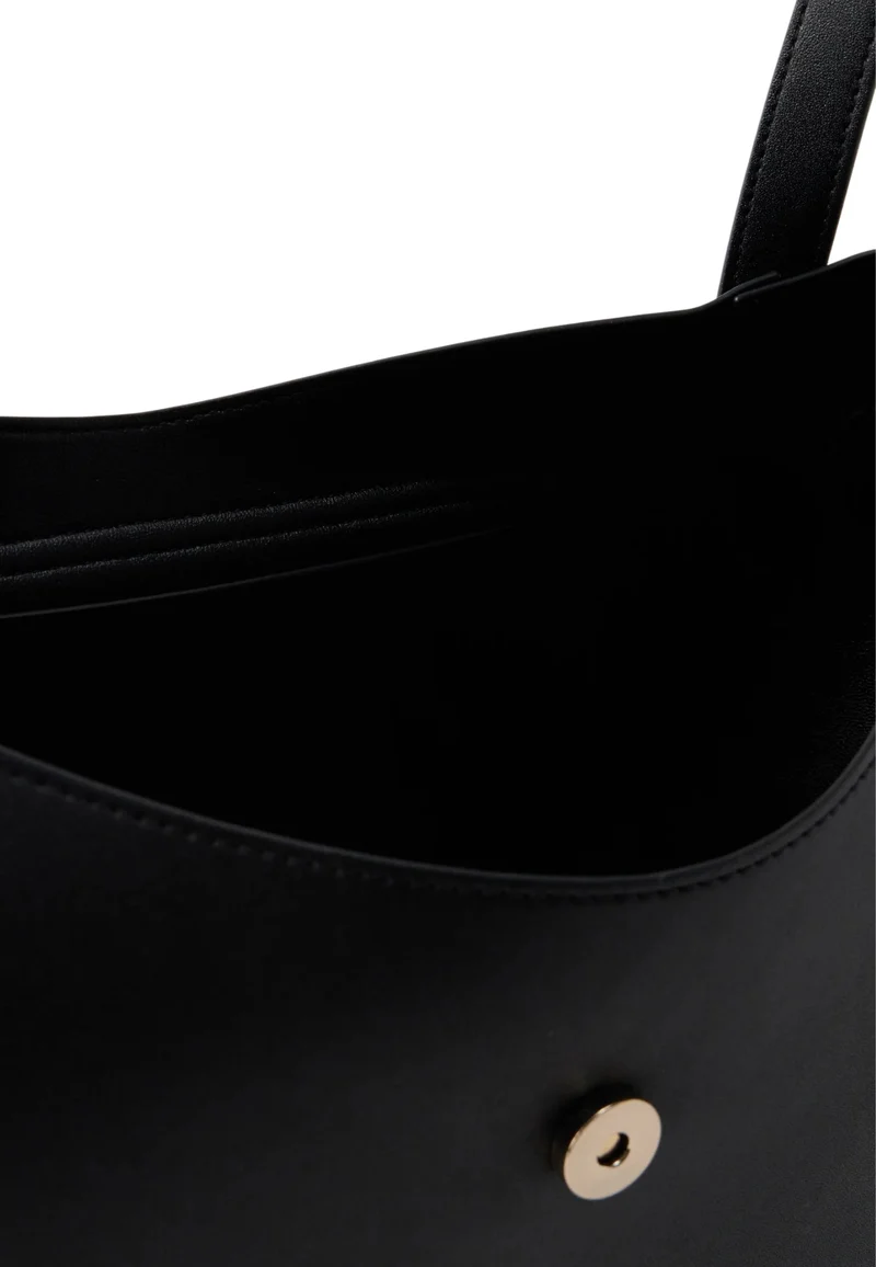 Guess Sac à Rabat Coleen Black