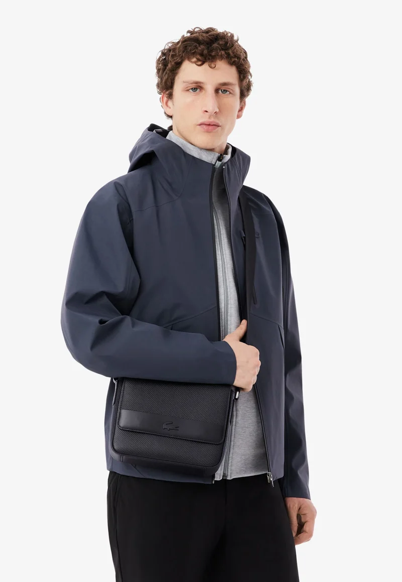 Lacoste Sacoches messenger Chantaco cuir Noir