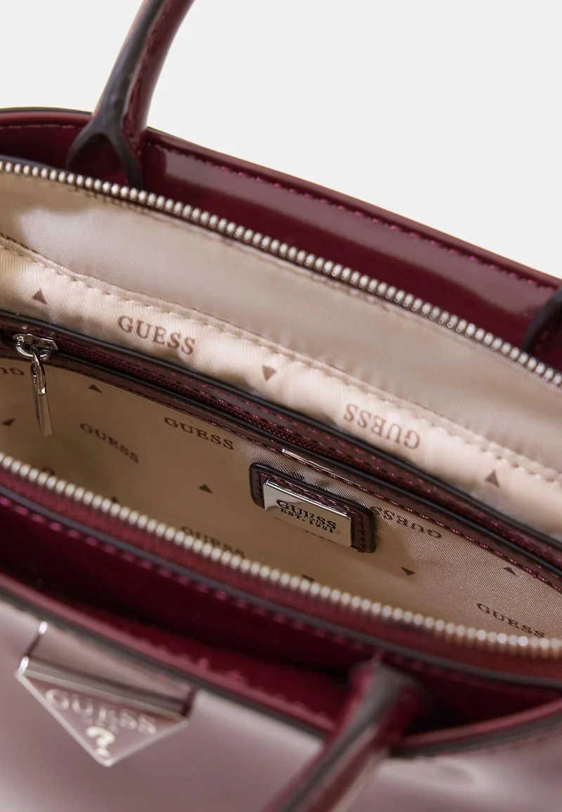 Guess Sacs à main Karnilla Logo Bucket Latte Logo/Brown
