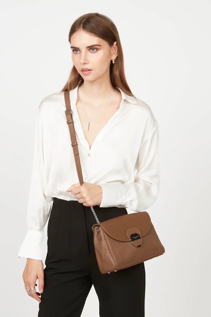 Lancaster Sac trotteur A rabat avec fermoir Pia Camel