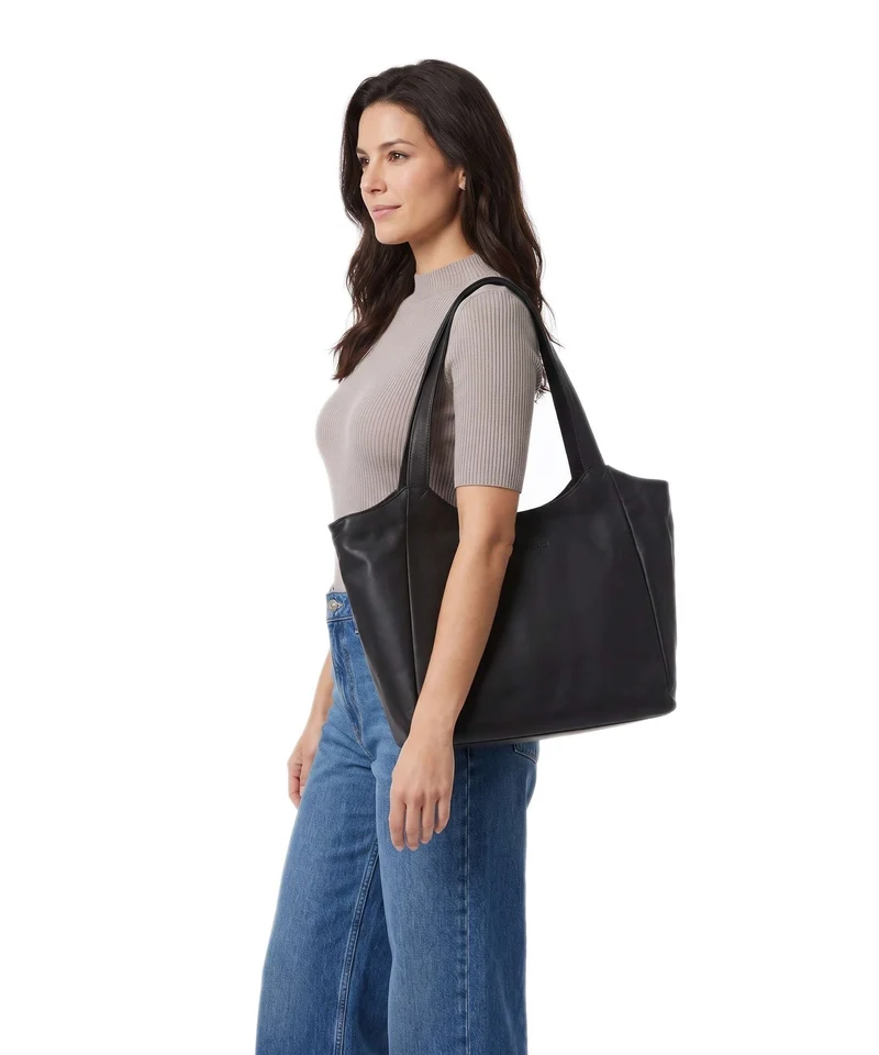 The Chesterfield Brand Wax Pull Up Cow Mireya Cabas black