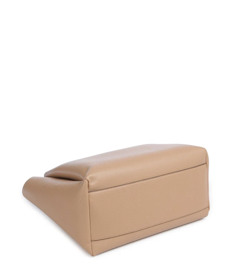 DKNY Willa Cabas hot cocoa