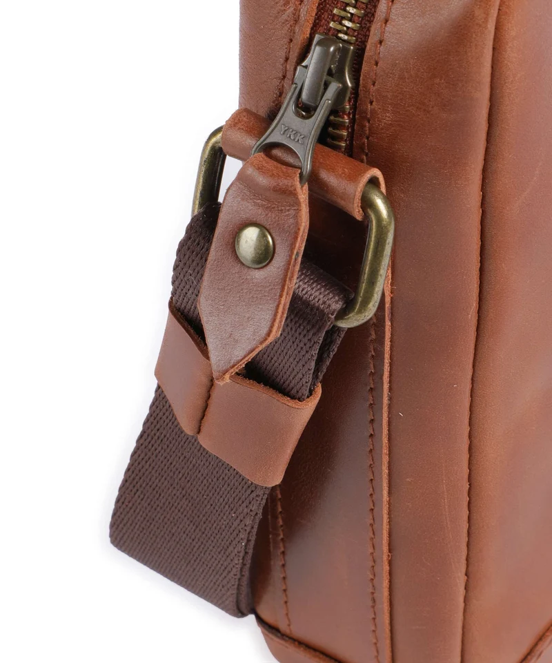 Buckle & Seam Crazy Horse Runner Sac bandoulière cognac