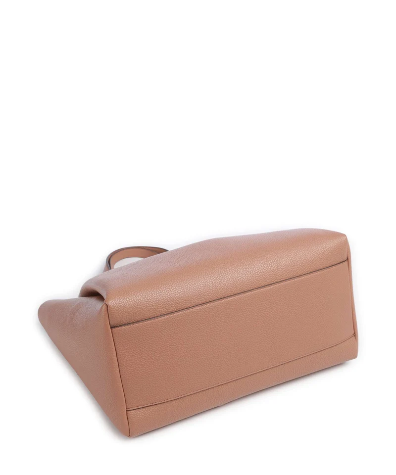 DKNY Willa Cabas hot cocoa