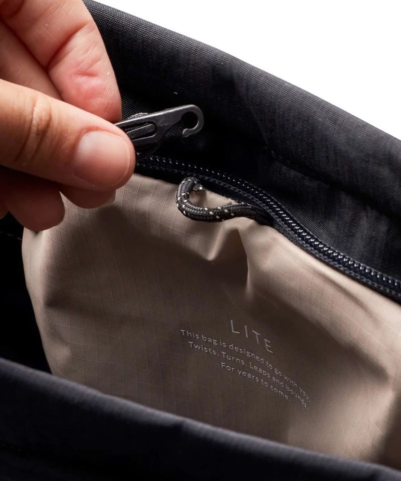 Bellroy Lite 18 Sac à main porté dos black