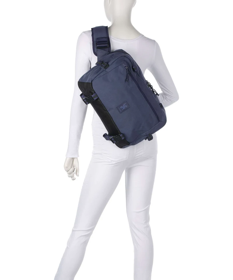 Chrome Kadet Max Sac sling indigo