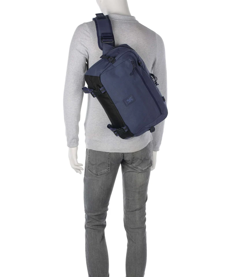 Chrome Kadet Max Sac sling indigo