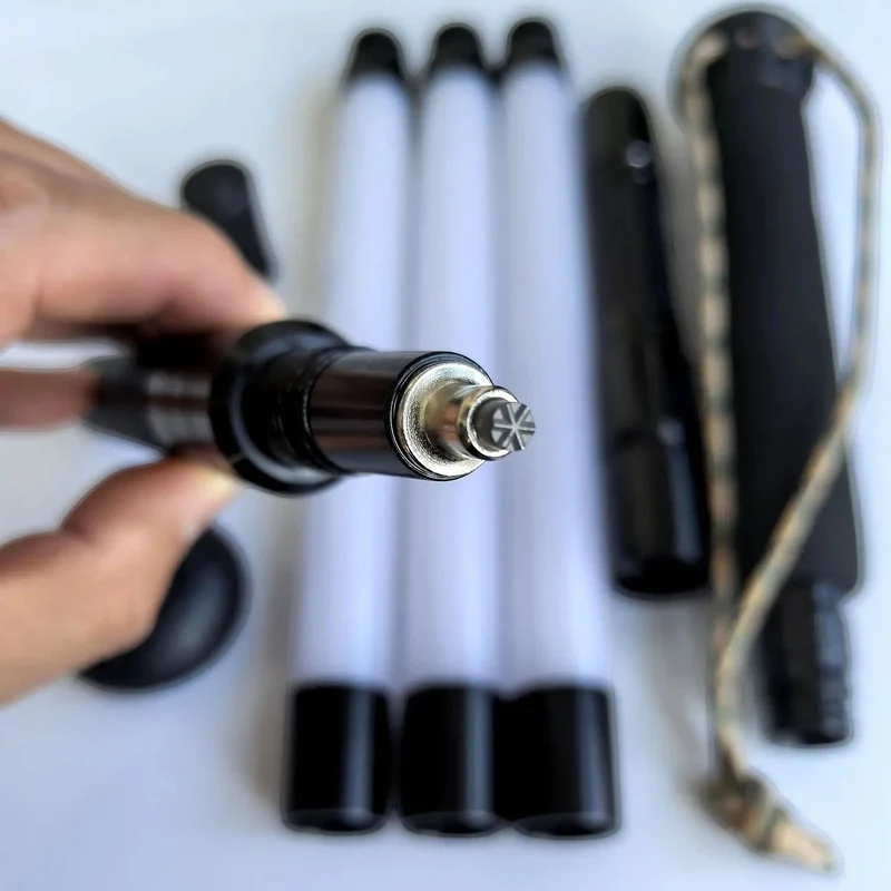 Bâton de randonnée lumineux pliable