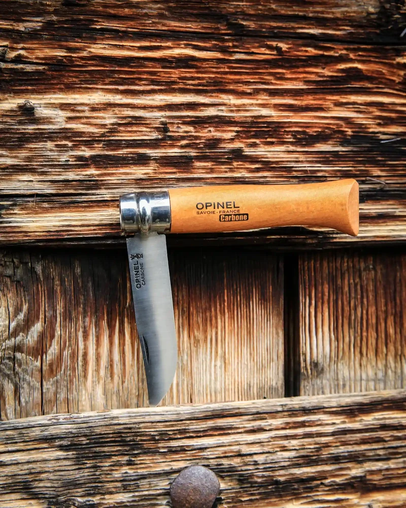 Couteau acier au carbone Opinel N°08 Carbone à personnaliser