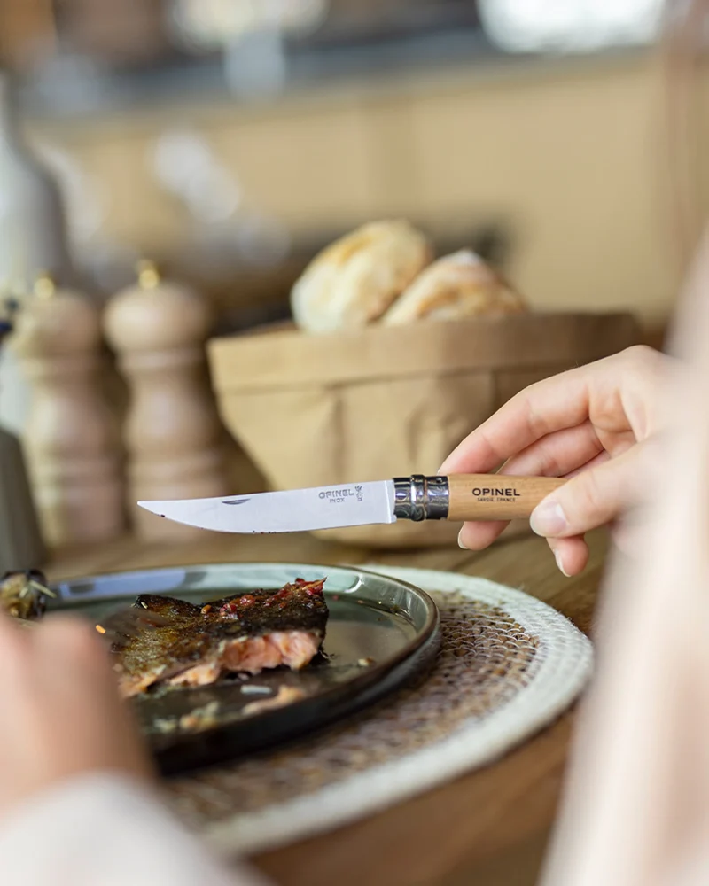 Couteau inox Opinel Effilé 8 Hêtre à personnaliser