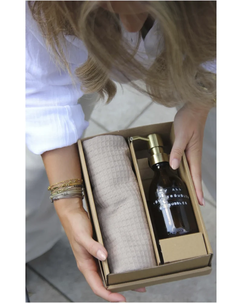Coffret cadeau savon et serviette en coton organique à personnaliser