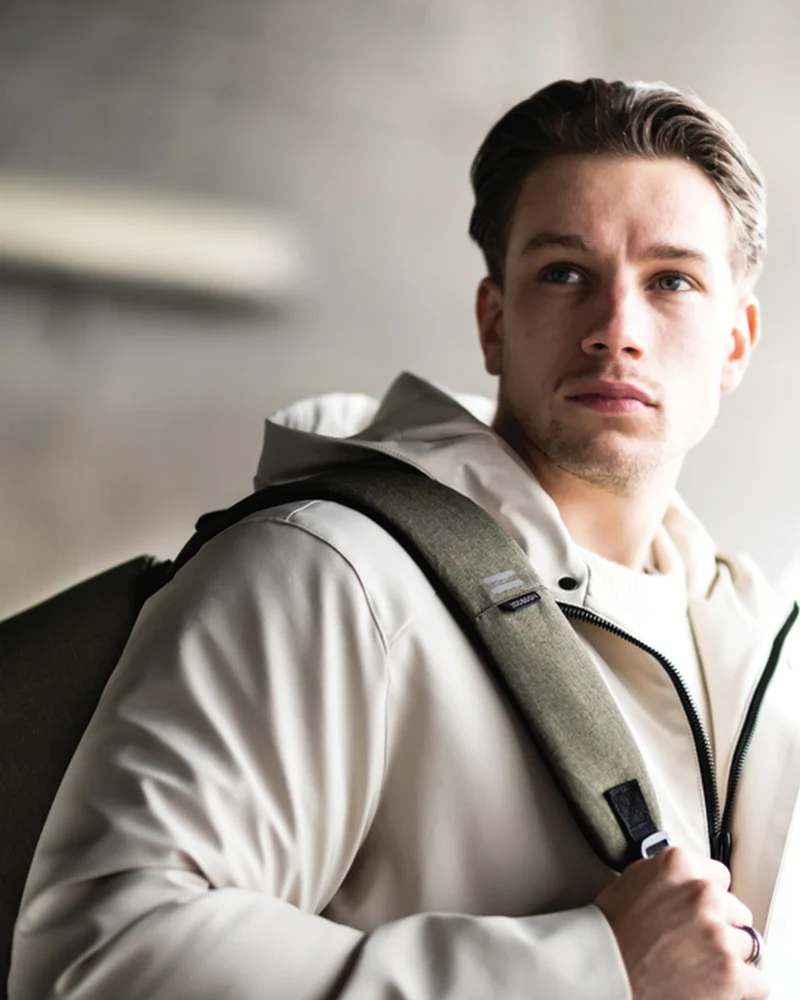 Sac à dos antivol rPET Bobby Hero Small à personnaliser