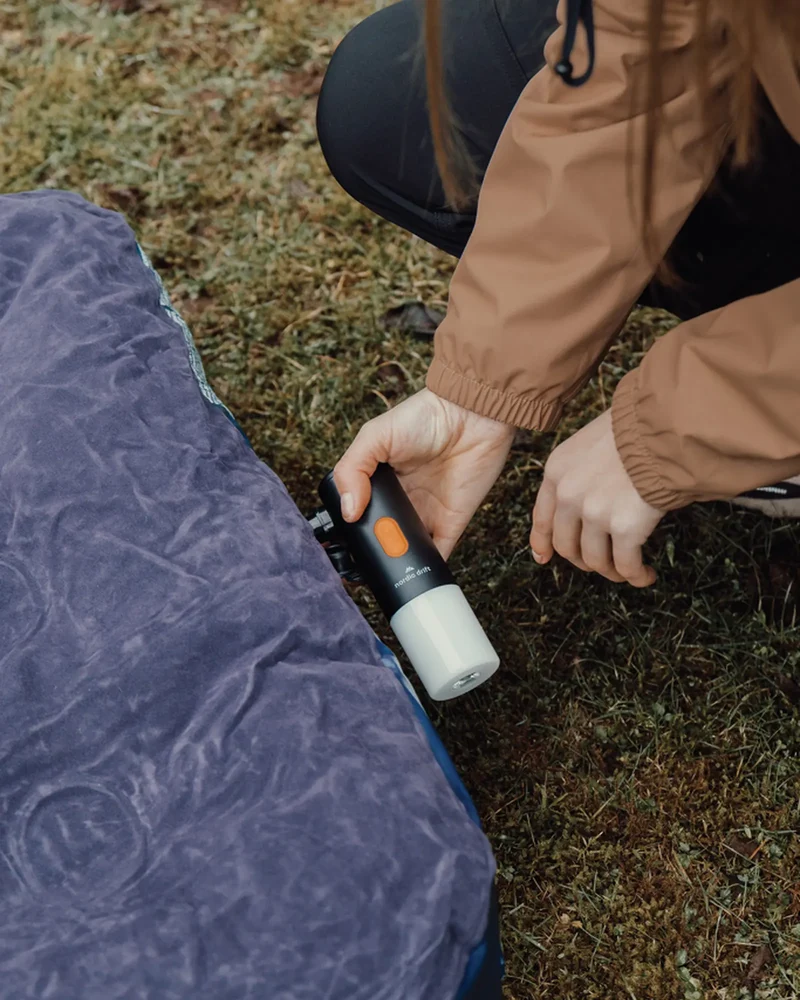 Lampe de camping avec pompe à air Titan à personnaliser