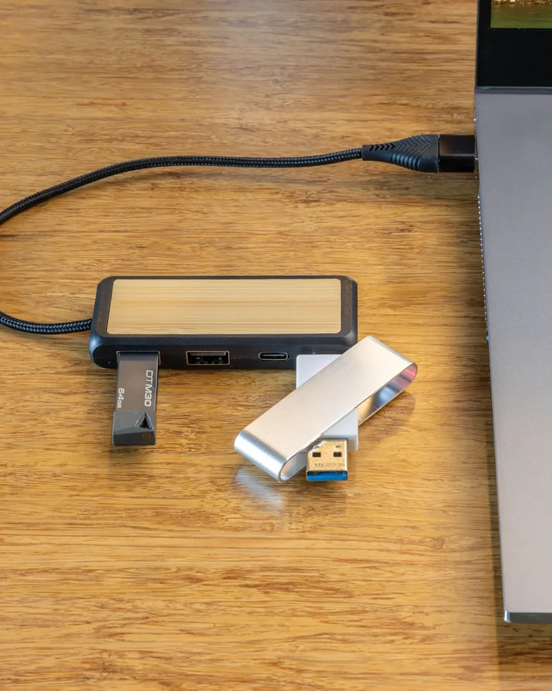 Hub USB recyclé en bambou 10 x 3.3 cm à personnaliser