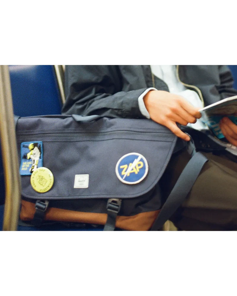 Sac messenger recyclé Herschel Cove 22,5 L à personnaliser