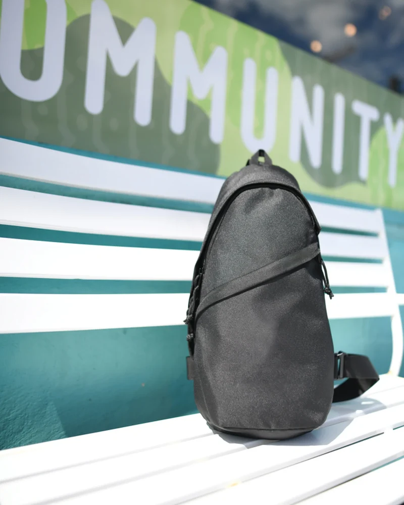 Sac bandoulière rPET AWARE™ Renew à personnaliser