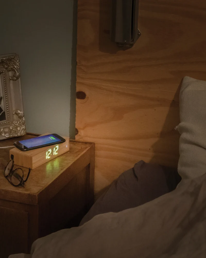 Réveil en bambou avec chargeur sans fil 5W à personnaliser