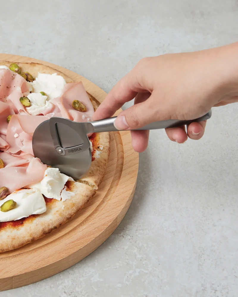 Coupe-pizza acier inoxydable Boska à personnaliser