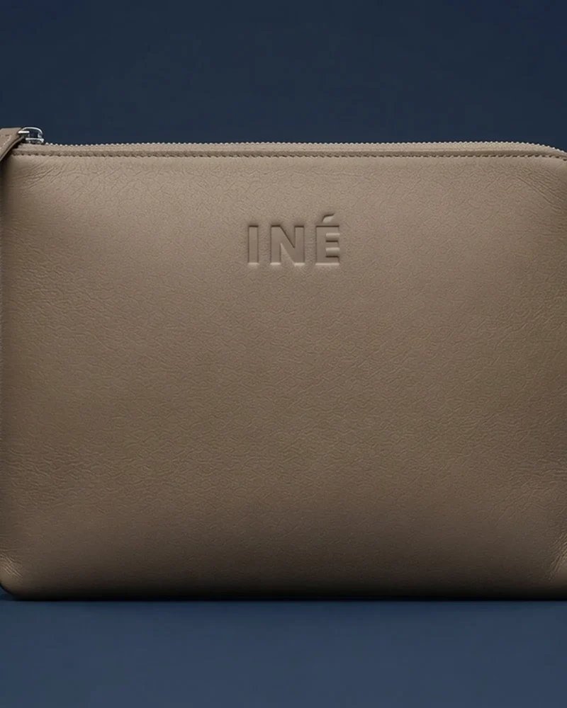 Pochette cuir recyclé INE 10/11" à personnaliser