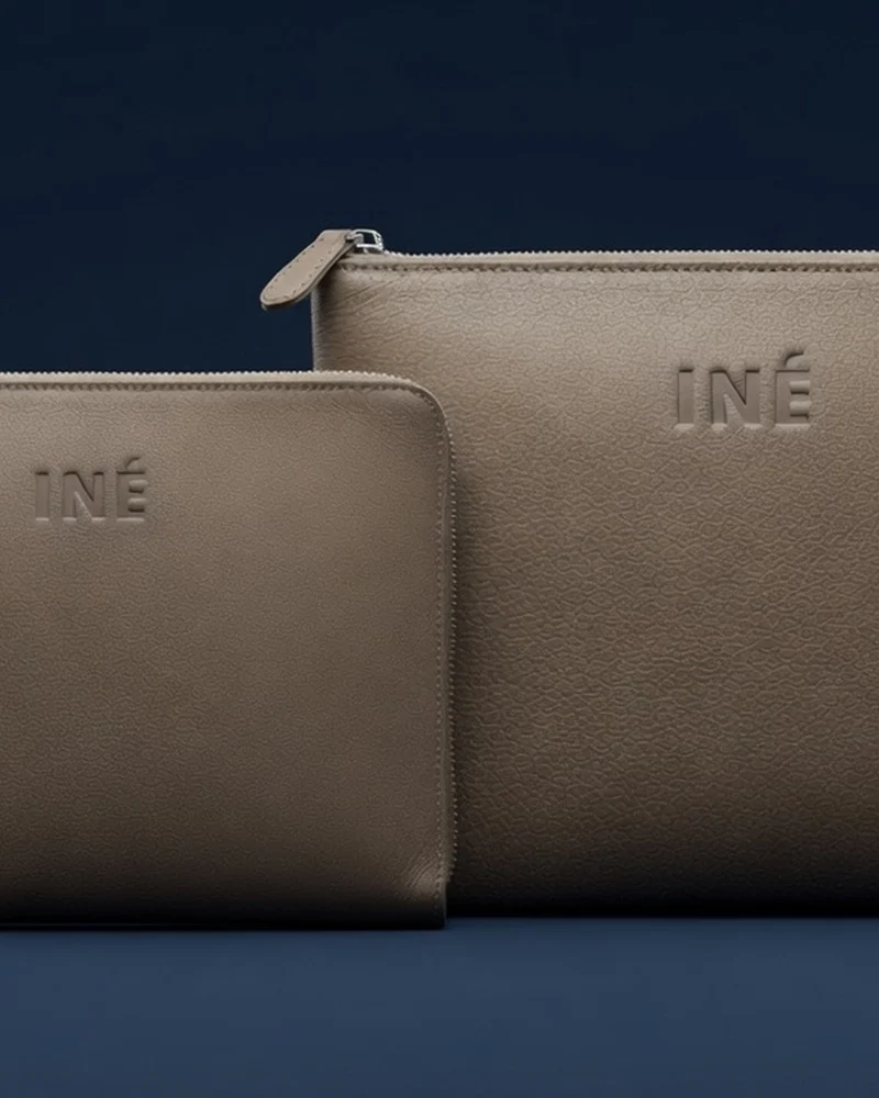 Pochette cuir recyclé INE 10/11" à personnaliser
