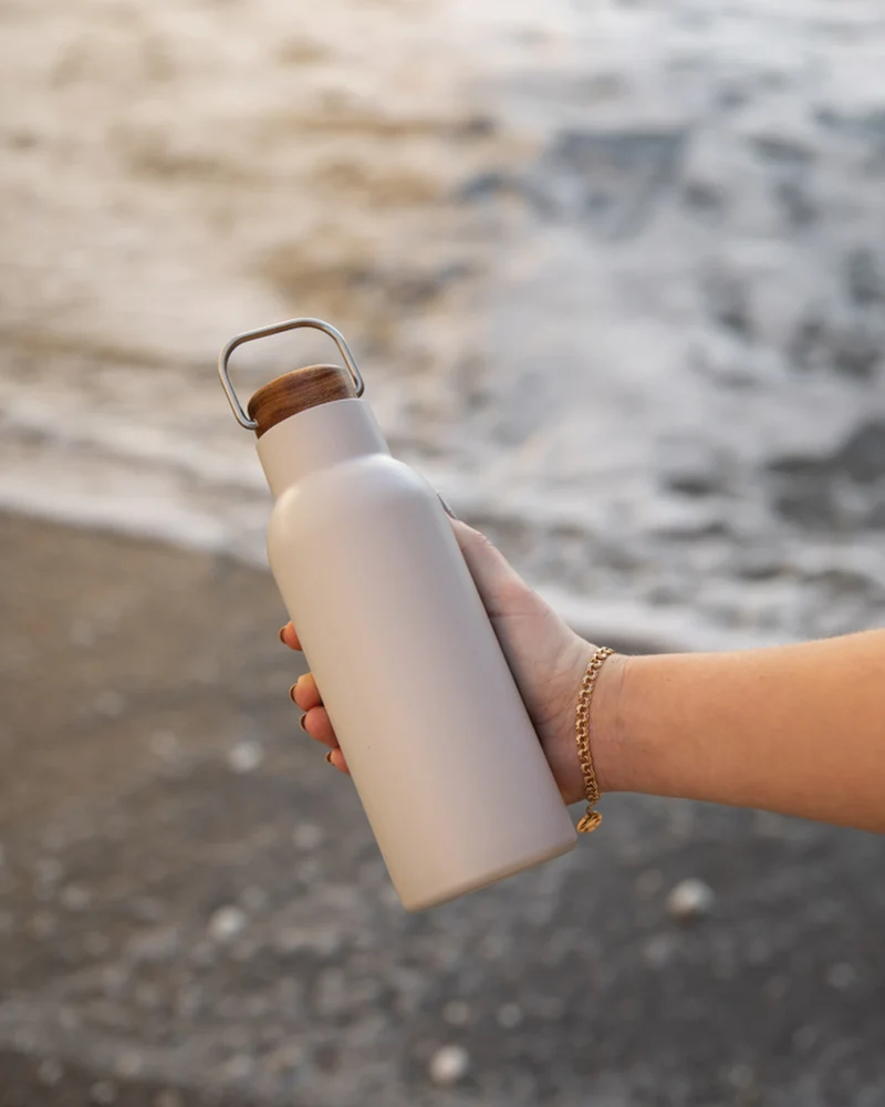 Bouteille isotherme acier recyclé Vinga Ciro 580 ml à personnaliser